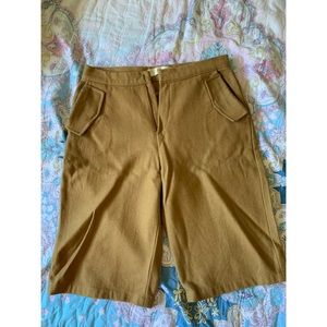 Short wool pants